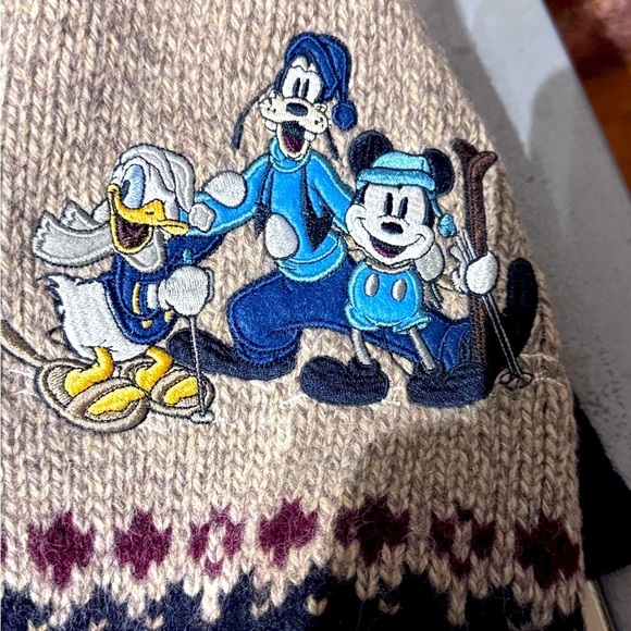 🏔️Rare 1990's Vintage Disney Ski Lodge Cream and Blue V-Neck Sweaters 100% Wool - Picture 16 of 16